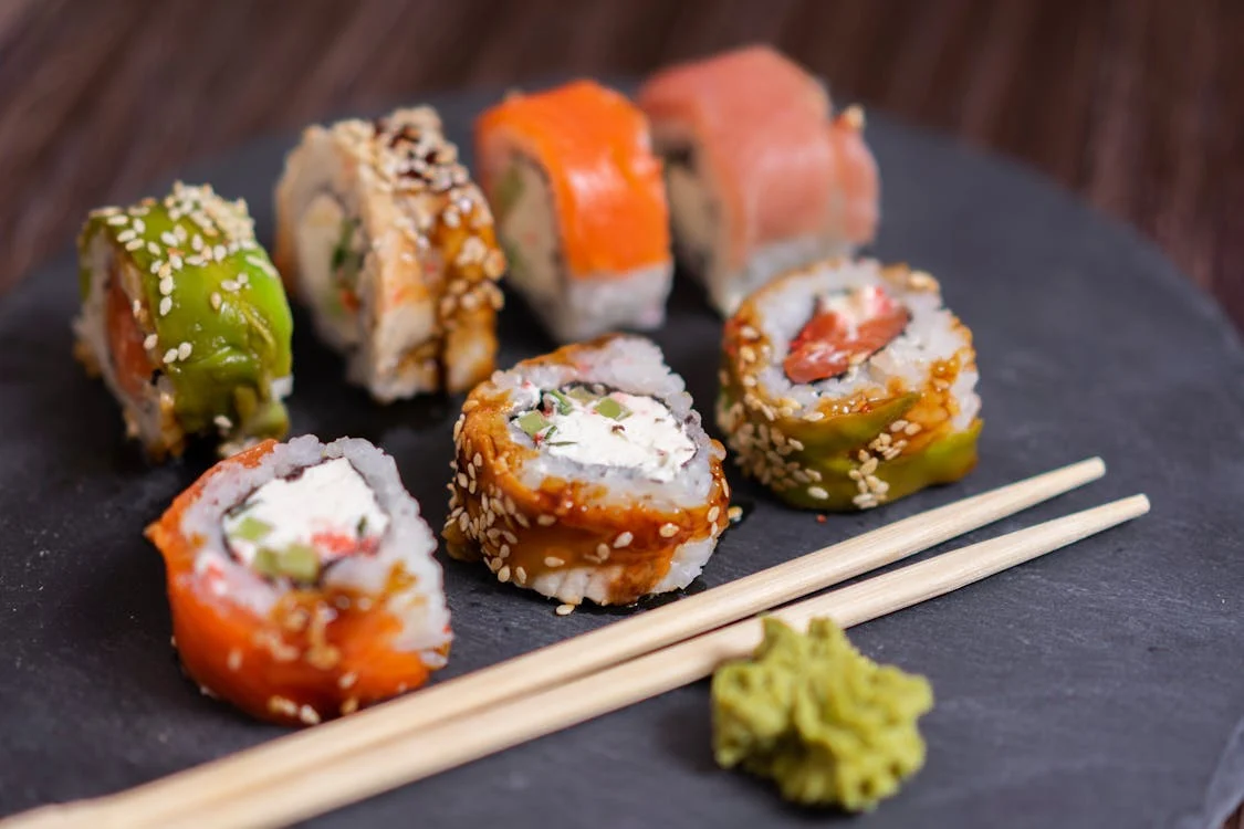 Foto in primo piano di roll di sushi